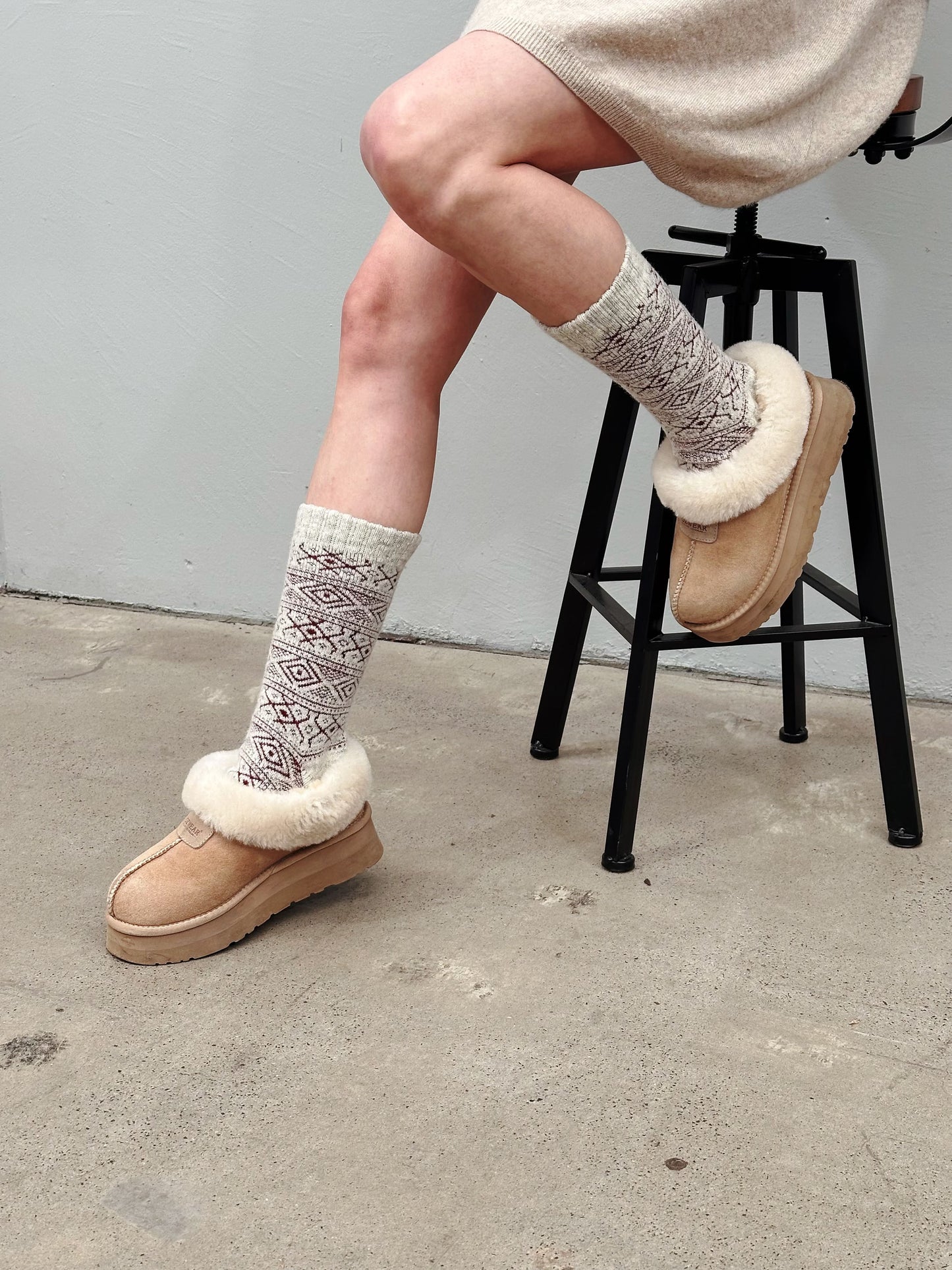 Rag wool socks with Norwegin flag Grey:burgundy